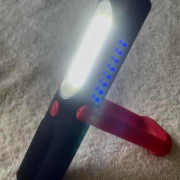 “BRAND-NEW” BRIGHT LED LAMP/FLASHLIGHT COMBO… - Picture 2 of 7